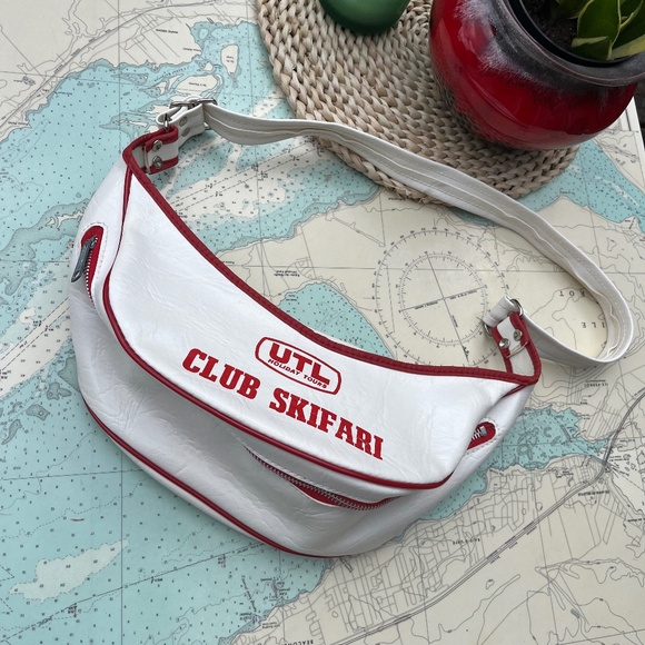 Vintage Air Canada Club SkiFari Vinyl Belt Bag UTL Holiday Tours - Picture 1 of 6